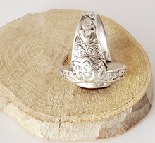 Load image into Gallery viewer, antique Yemen Ancient Carnelian silver ring size 10 ,Yemen tribal jewelry ,Hand Crafted ,Silver wedding Rings ,Tribal Jewelry