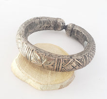 Load image into Gallery viewer, vintage Silver Bedouin single Upper Arm Bangle bracelet from Yemen ,Ethnic Tribal cuff, Antique ,Boho jewelry , Ethnic, East African