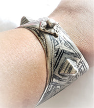 Load image into Gallery viewer, Antique SILVER Enamel Moroccan Berber Ida ou Nadif BRACELET,ethnic tribal,tribal bracelets,Moroccan jewelry,ethnic jewelry,Tuareg bracelets