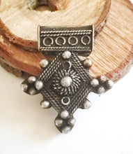 Load image into Gallery viewer, Moroccan Berber Old traditional 925 silver cross pendant,Berber Talisman,Berber Jewelry,African Jewelry,Moroccan Jewelry,Berber Ethnic,
