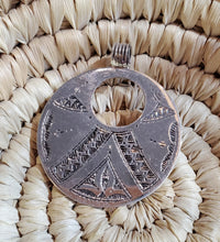 Load image into Gallery viewer, Berber Sahara Pendant 925 Silver Moroccan , Ethnic Tribal, silver Pendant, Berber Jewelry, Moroccan Pendant, Talisman Pendant
