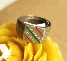 Load image into Gallery viewer, antique Tuareg elevated engraved table silver ring size 8.5, Tuareg jewelry, Sahara ring, Moroccan silver, tribal jewelry, Tuareg silver
