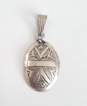 Load image into Gallery viewer, Berber Sahara 925 Silver Pendant: Moroccan Ethnic Tribal Talisman
