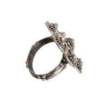 Load image into Gallery viewer, Antique Bawsani Yemen Filigree Silver Ring - Size 6.5
