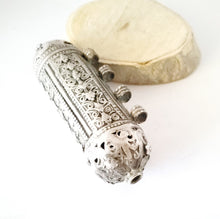 Load image into Gallery viewer, Antique Original Yemenite Jewish 'Hirz' Bawsani filigree silver pendant ,hallmarked Hirz', silver prayer Pendant,Yemen jewelry
