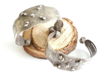 Load image into Gallery viewer, Antique Moroccan Tuareg 925 silver 1 anklets cuff bracelet, ethnic tribal, tribal bracelets,Moroccan jewelry,ethnic jewelry,Tuareg bracelets
