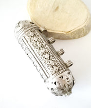 Load image into Gallery viewer, Antique Original Yemenite Jewish 'Hirz' Bawsani filigree silver pendant ,hallmarked Hirz', silver prayer Pendant,Yemen jewelry
