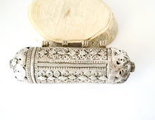 Load image into Gallery viewer, Antique Original Yemenite Jewish 'Hirz' Bawsani filigree silver pendant ,hallmarked Hirz', silver prayer Pendant,Yemen jewelry
